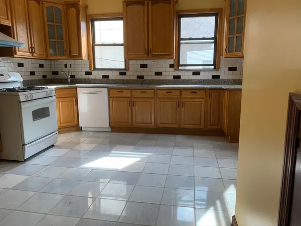 $2,500 | 651 Newark Avenue, Unit 1, Jersey City, NJ 07306