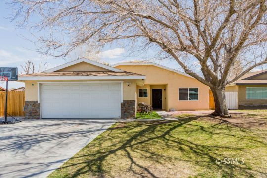 504 South Silver Ridge Street Ridgecrest, CA 93555 - Photo 2 of 33