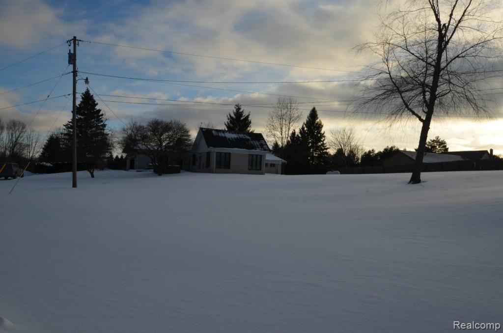 1920 Hummer Lake Road Oxford, MI 48371 - Photo 2 of 31 DSC_0059.jpg