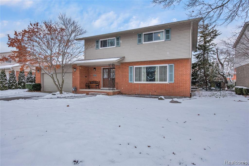 1005 Canterbury Road Grosse Pointe Woods, MI 48236 - Photo 2 of 33