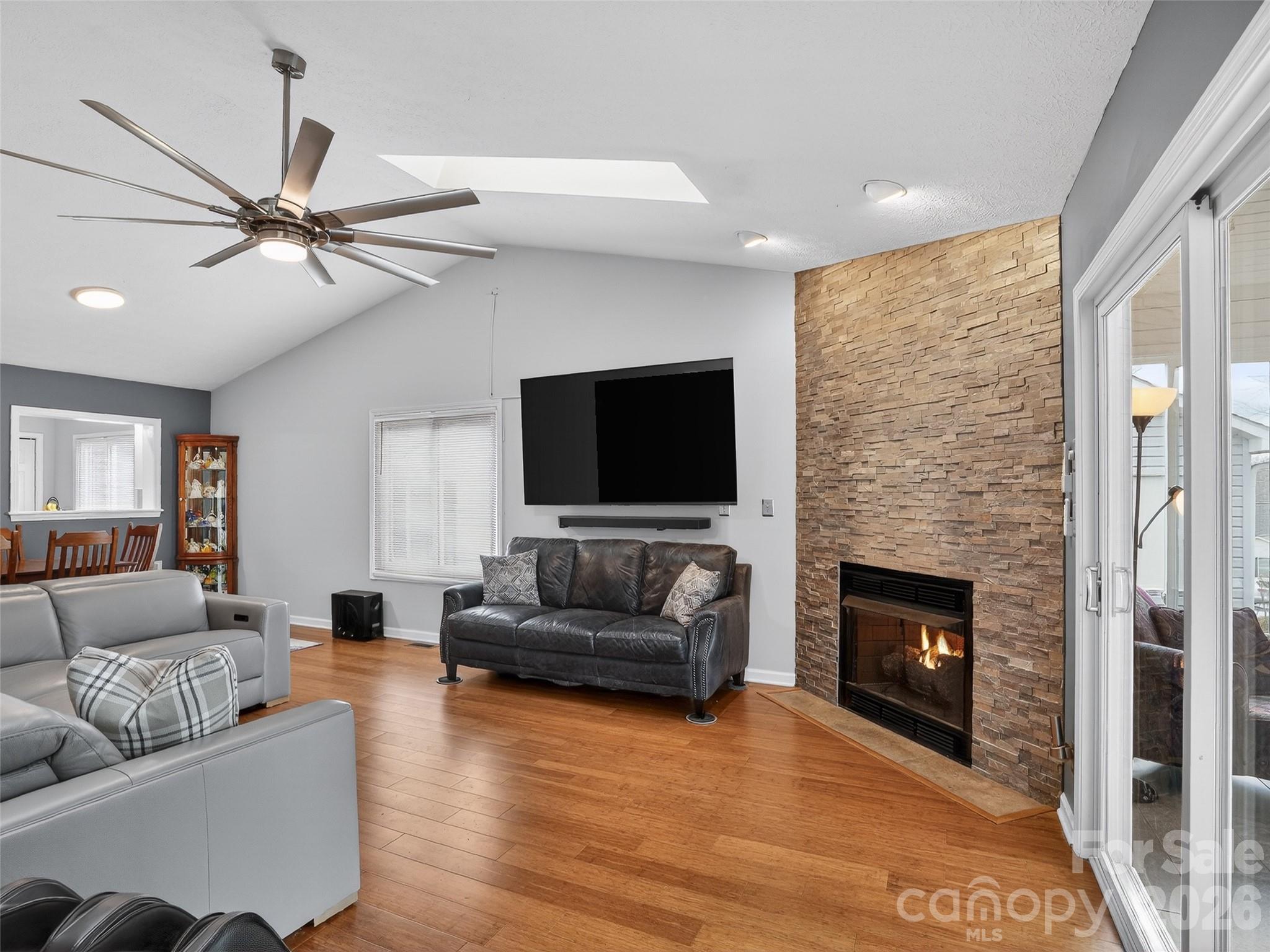 17 Driver Court Hendersonville, NC 28739 - Photo 4 of 48