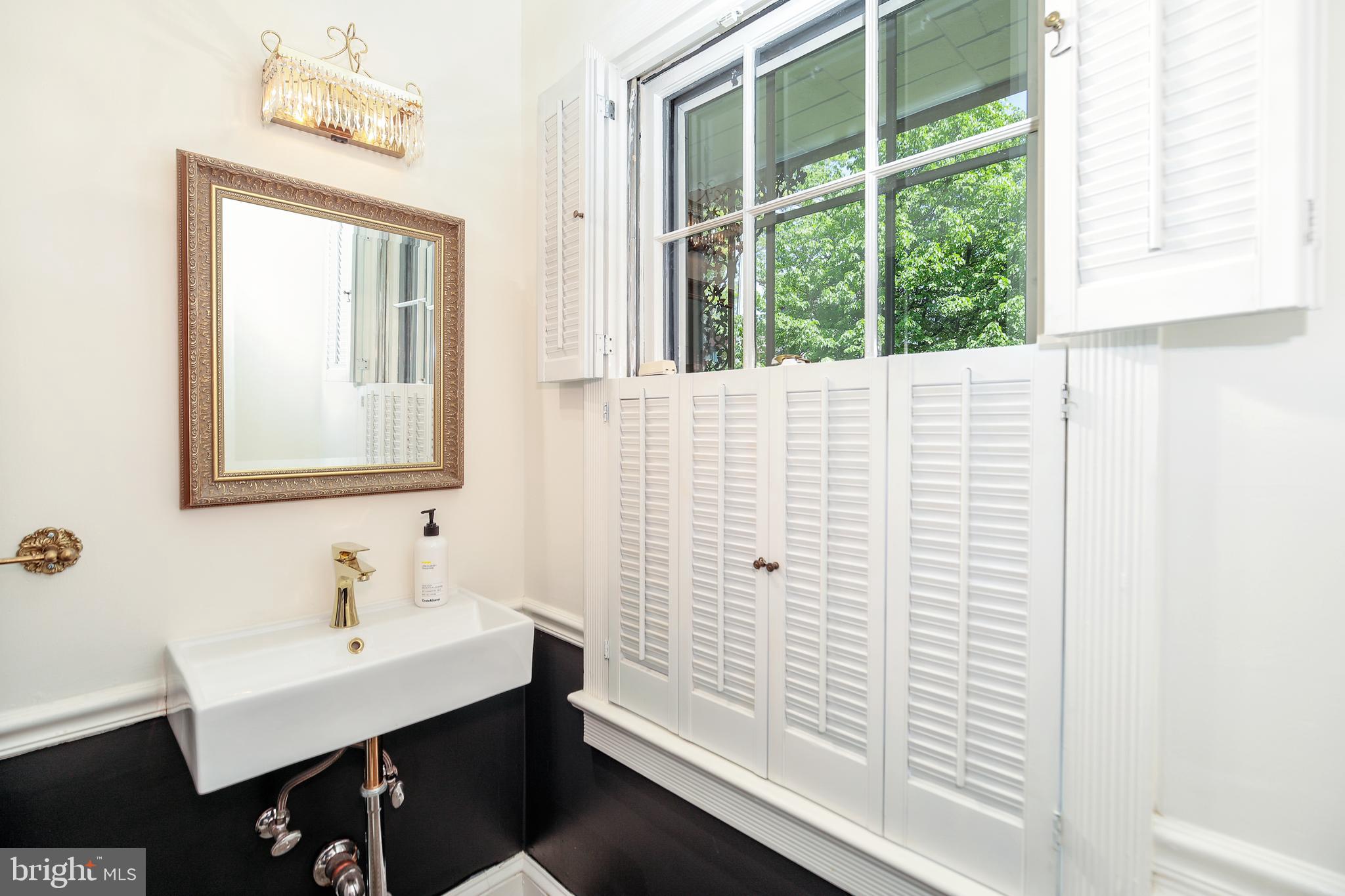 422 Independence Avenue Southeast Washington, DC 20003 - Photo 19 of 42