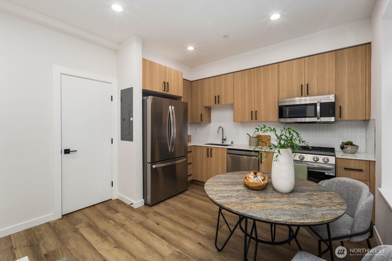 548 South Cloverdale Street, Unit B Seattle, WA 98108 - Photo 11 of 36