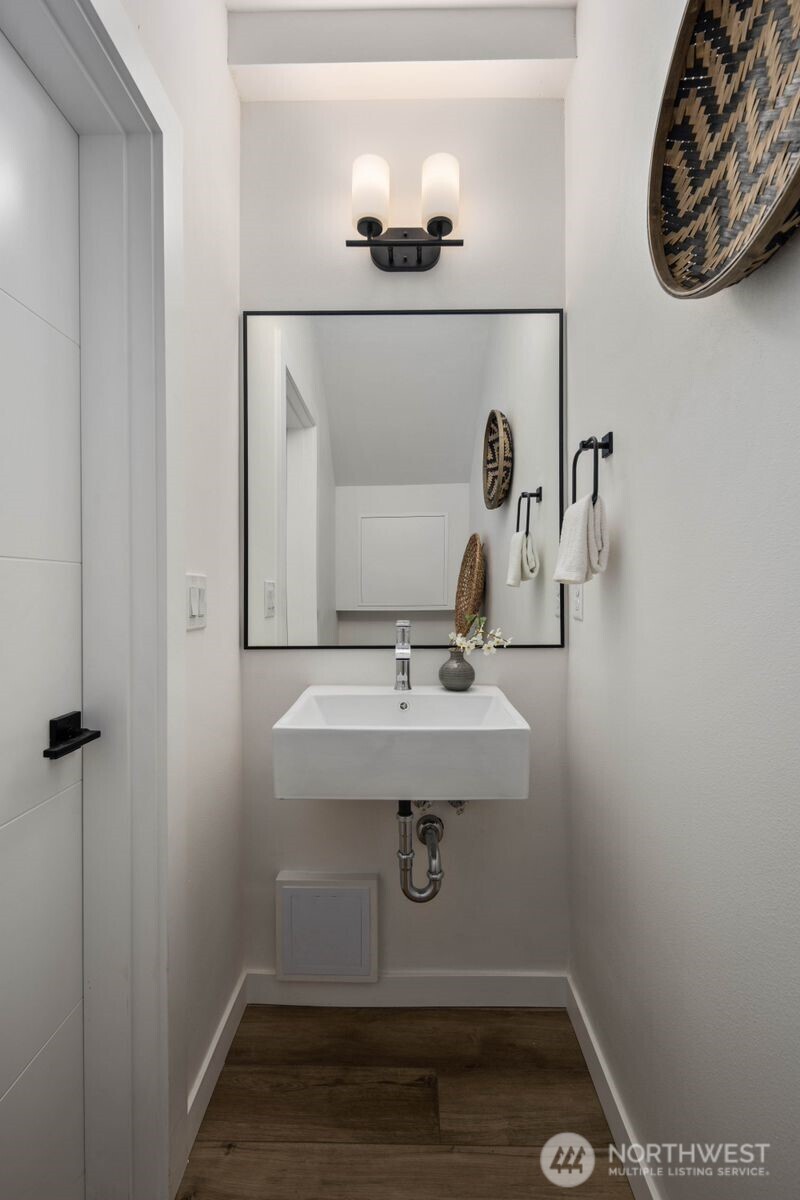 548 South Cloverdale Street, Unit B Seattle, WA 98108 - Photo 14 of 36