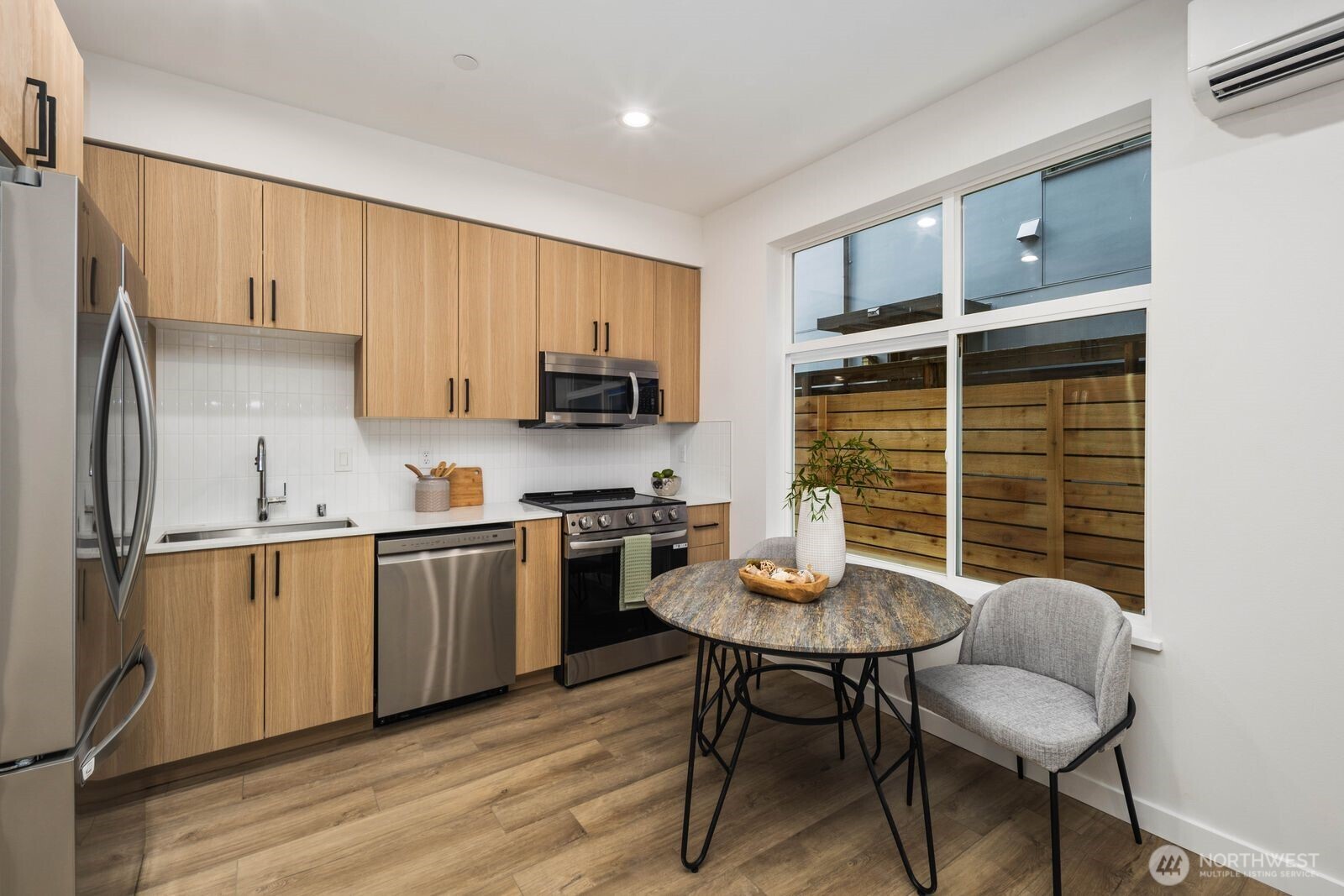 548 South Cloverdale Street, Unit B Seattle, WA 98108 - Photo 10 of 36