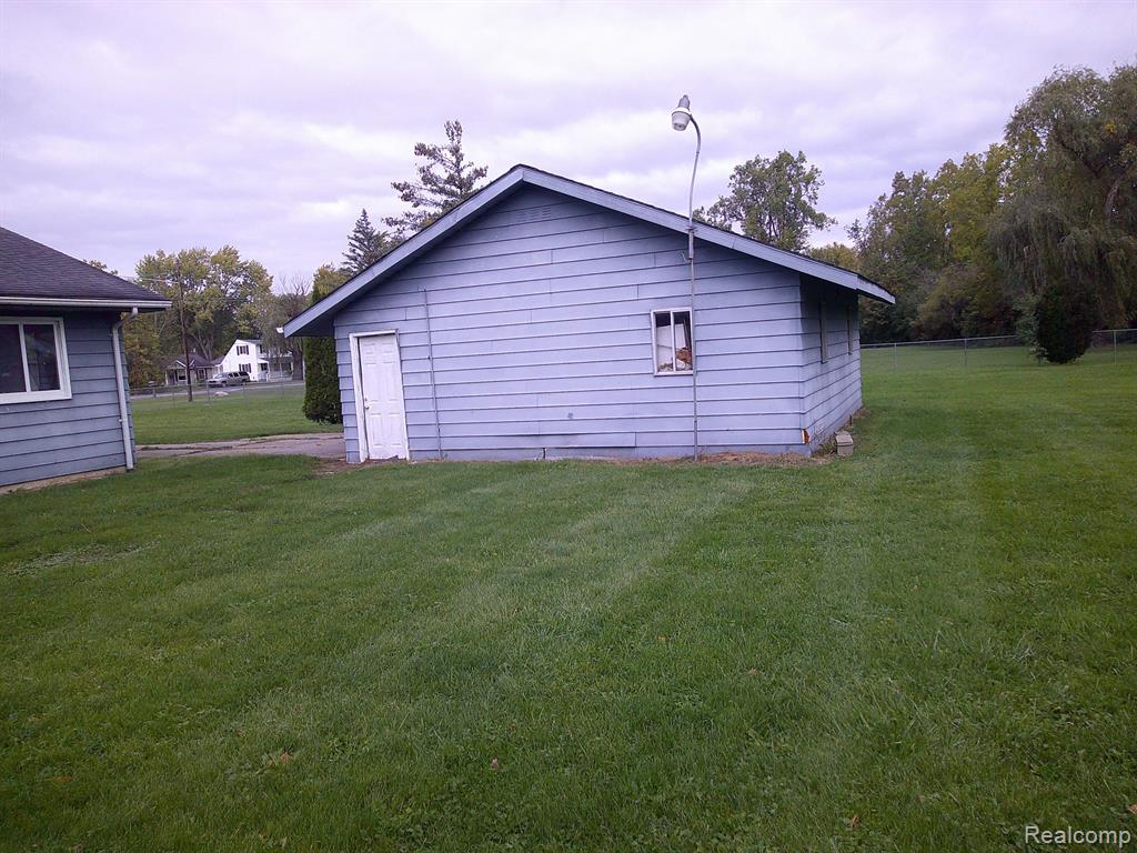 5044 North Linden Road Flint, MI 48504 - Photo 6 of 22