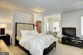 1336 W Street Northwest Washington, DC 20009 - Photo 9 of 30 Bath (Master)