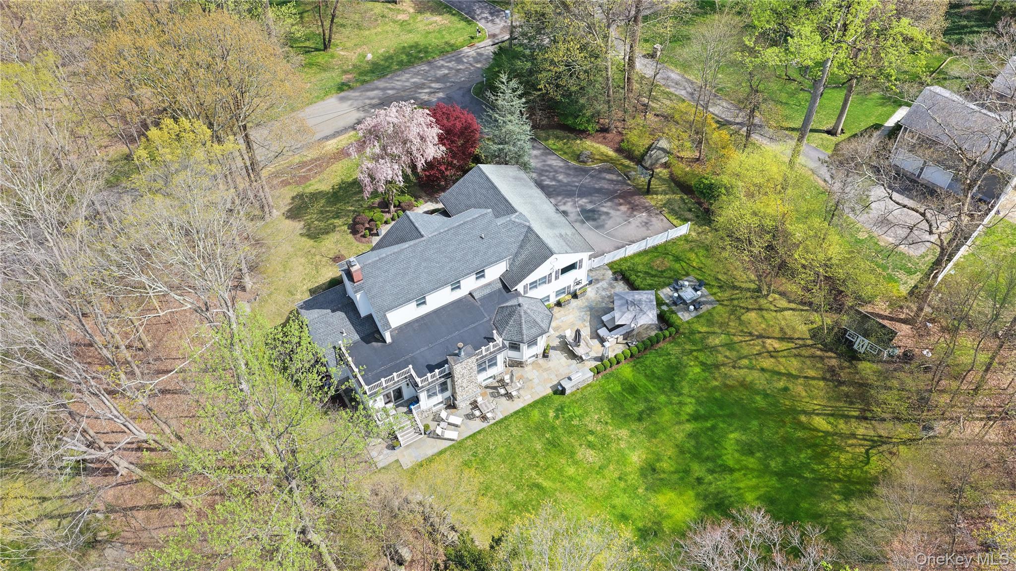 11 Thornewood Road Armonk, NY 10504 - Photo 6 of 35 a picture of street view