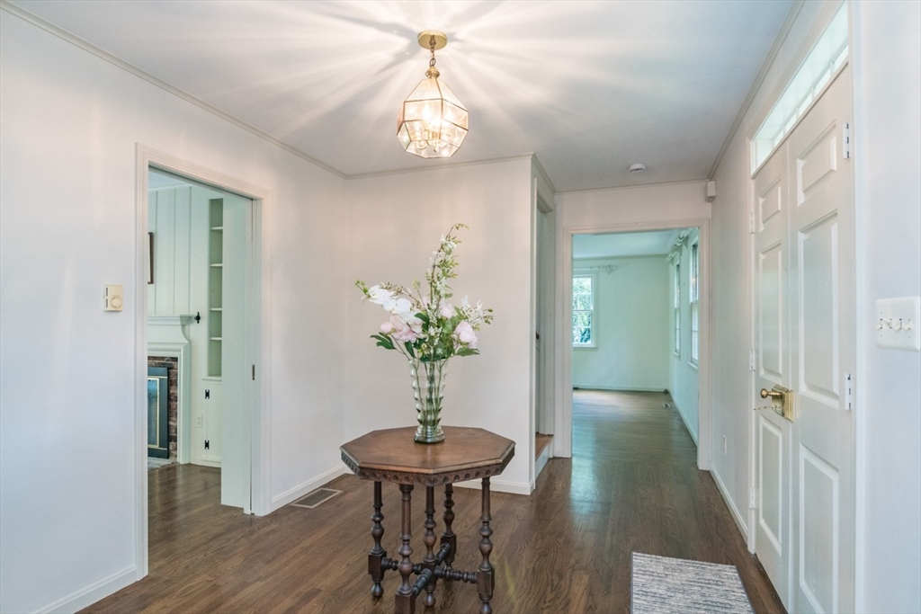 100 Hilltop Road Longmeadow, MA 01106 - Photo 4 of 42