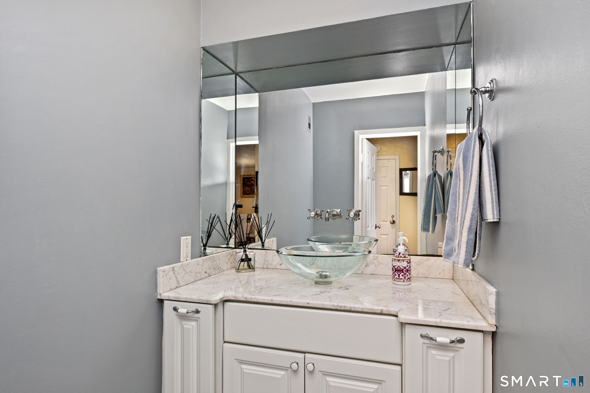 65 Glenbrook Road, Unit 6C Stamford, CT 06902 - Photo 14 of 26 Updated Powder Room