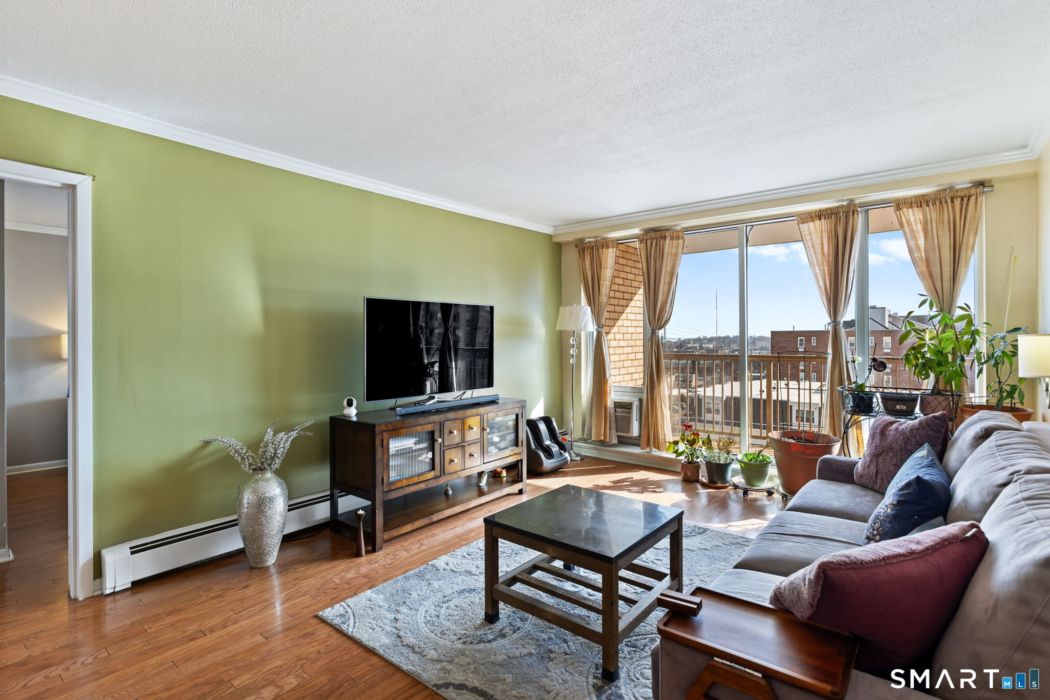 65 Glenbrook Road, Unit 6C Stamford, CT 06902 - Photo 5 of 26 H/w Flrs in the LR