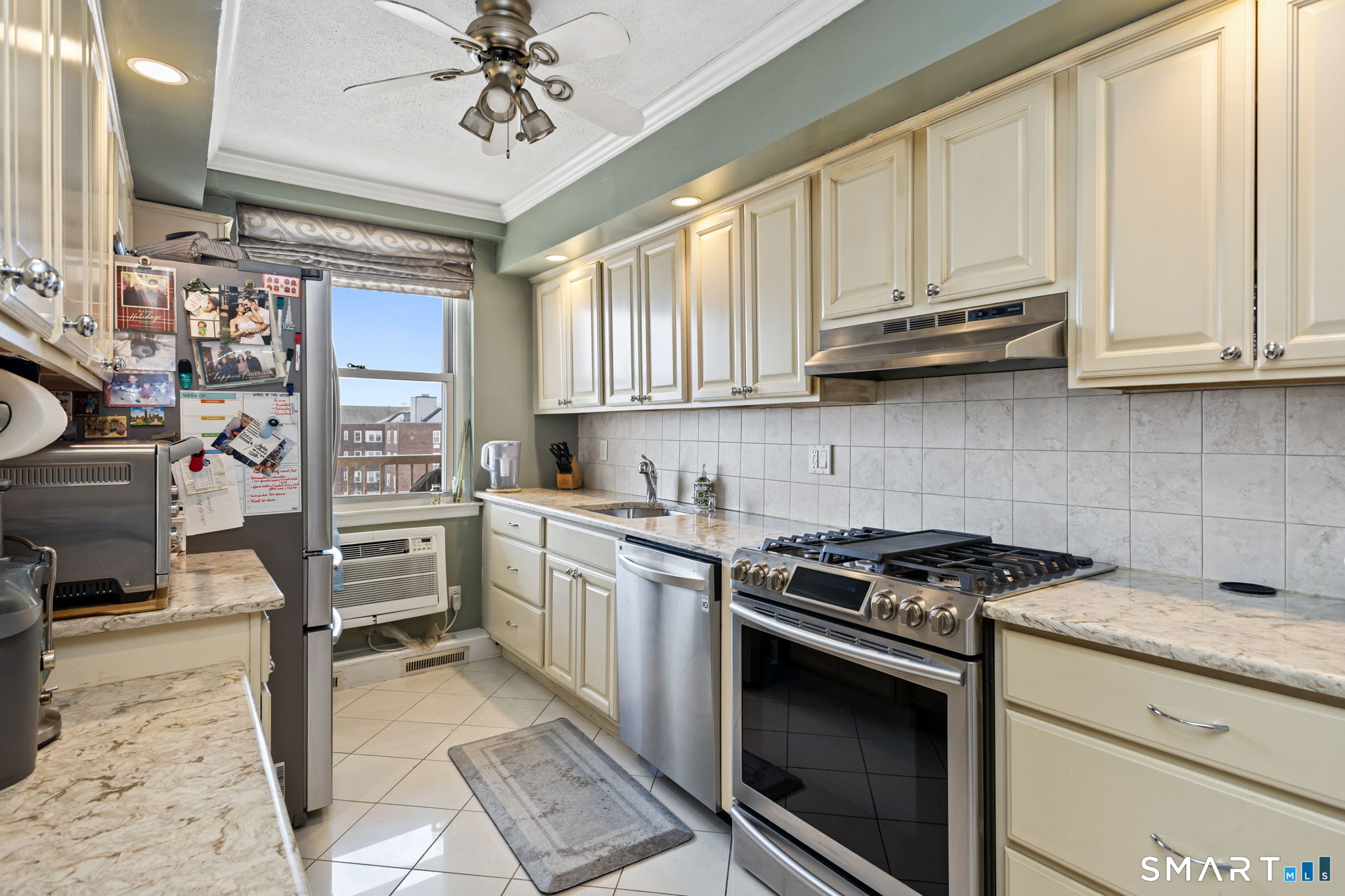 65 Glenbrook Road, Unit 6C Stamford, CT 06902 - Photo 10 of 26 Updated Kitchen with Quartz Counter top