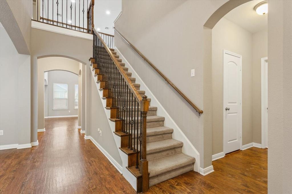 10713 Burnham Drive Waco, TX 76708 - Photo 2 of 28