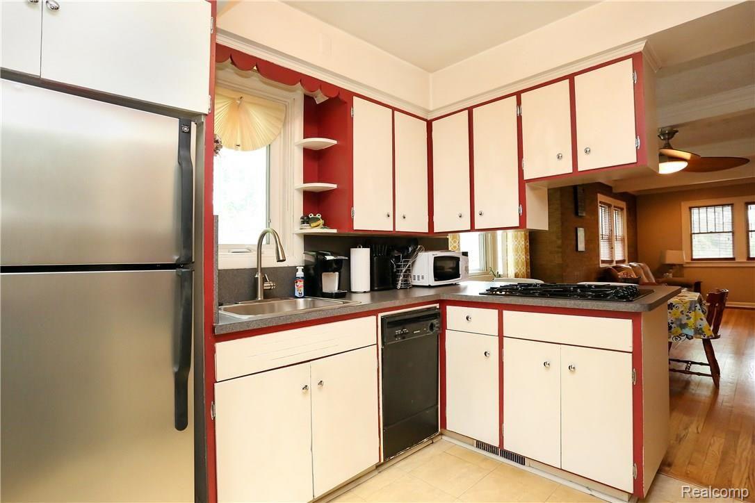 3335 Cumberland Road Berkley, MI 48072 - Photo 10 of 26 Cumberland-10.jpg