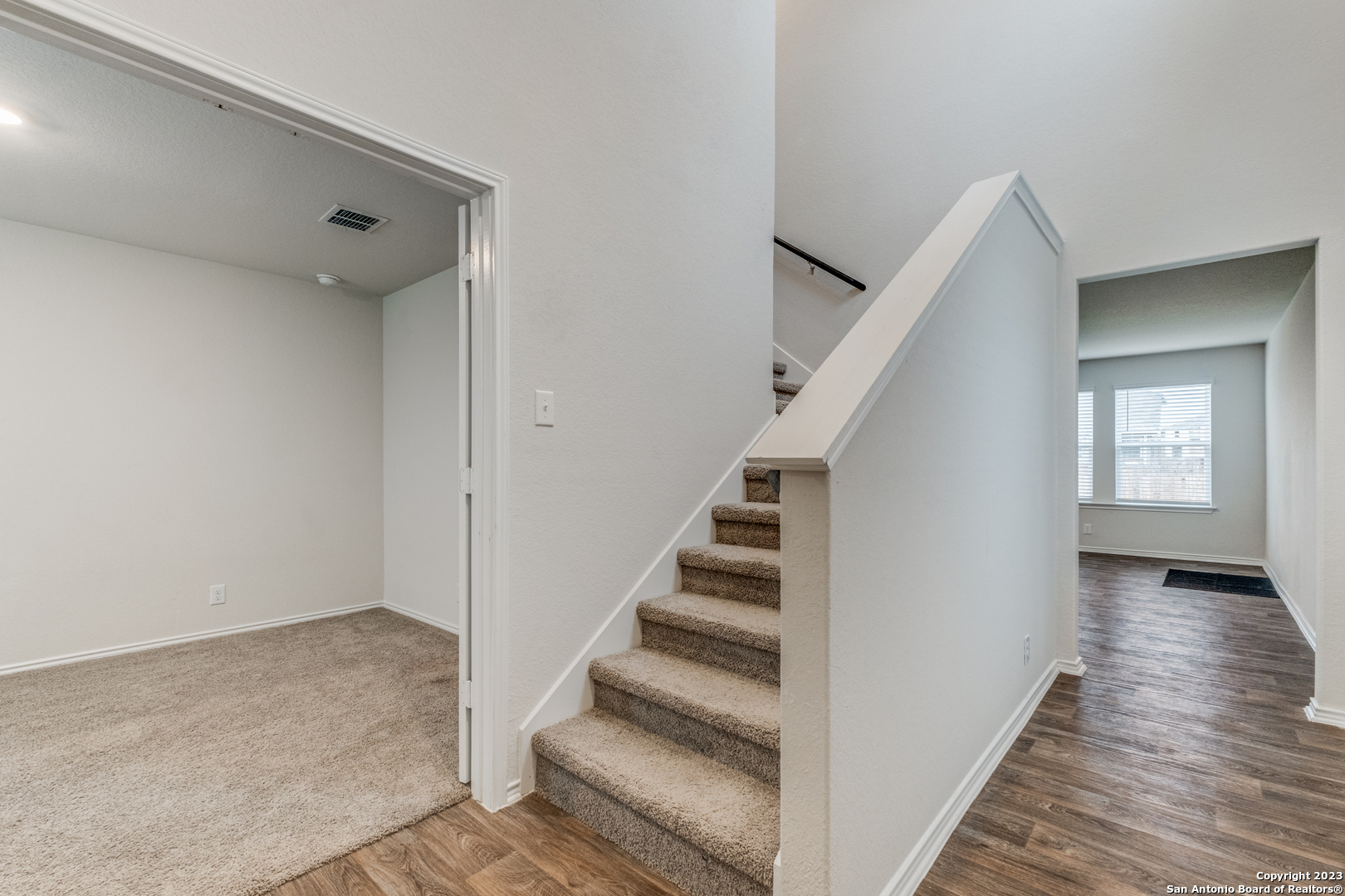9558 Ranch Loop San Antonio, TX 78254 - Photo 2 of 12