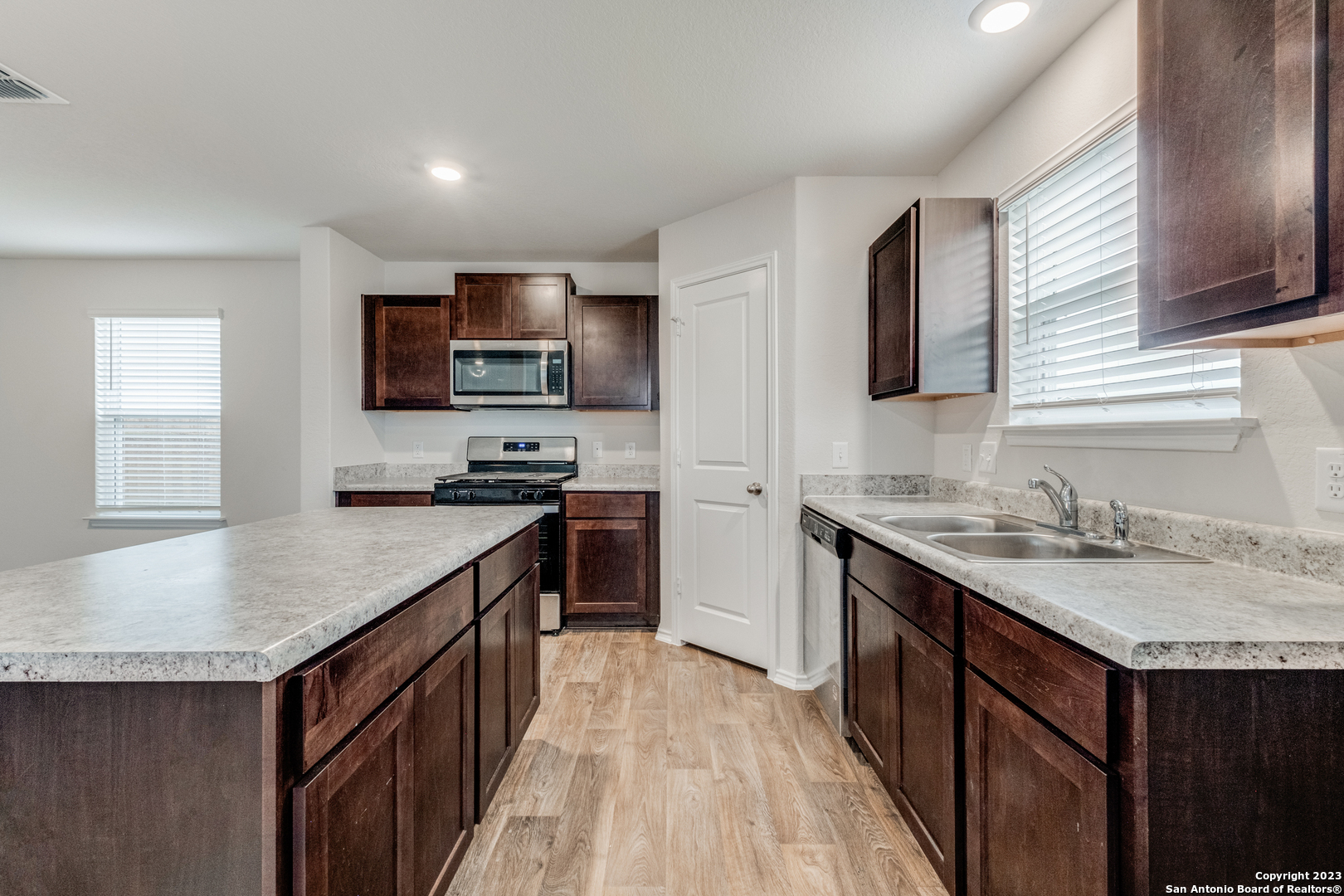 9558 Ranch Loop San Antonio, TX 78254 - Photo 4 of 12