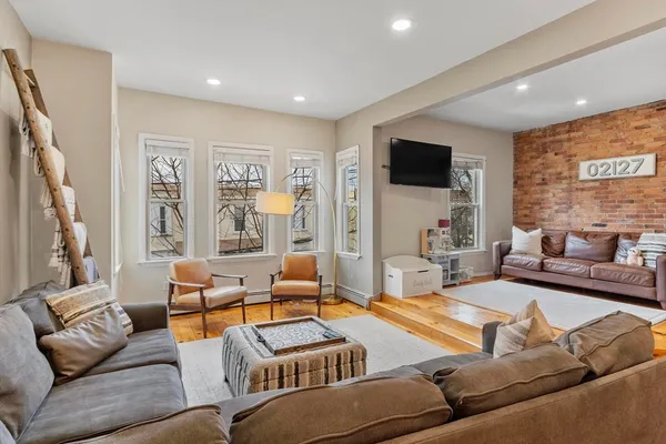 $750,000 | 787 East 3rd Street, Unit 2, Boston, MA 02127