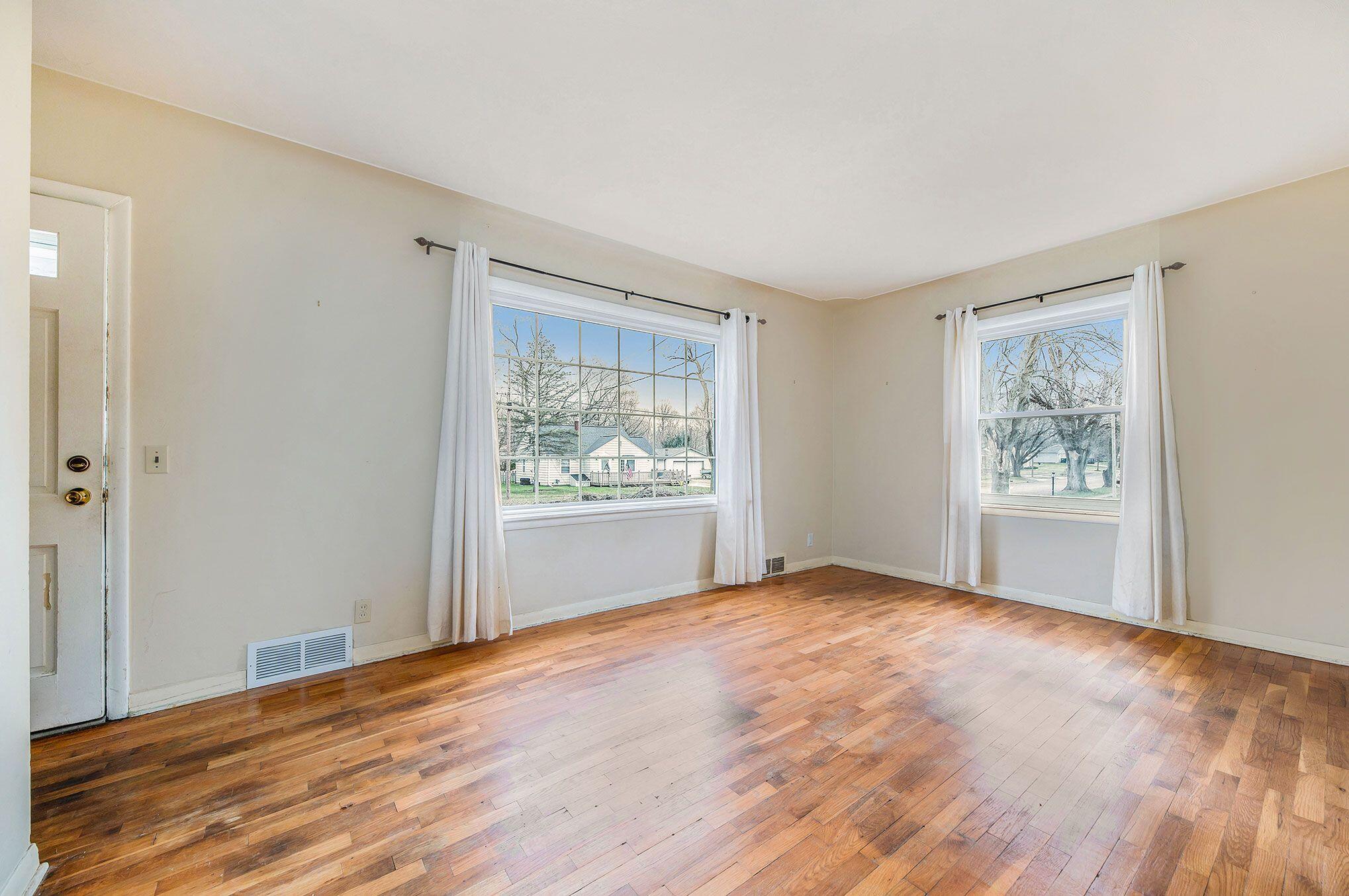 3207 Random Road Kalamazoo, MI 49004 - Photo 3 of 14 7JKJxr9g