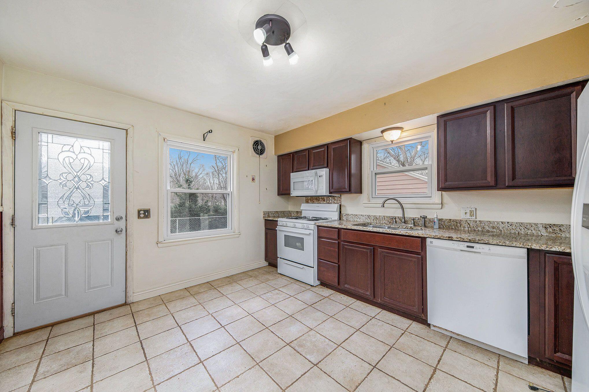 3207 Random Road Kalamazoo, MI 49004 - Photo 4 of 14 gGwhjsTg