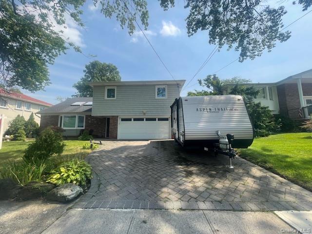 15 Captains Road Valley Stream, NY 11581 - Photo 3 of 25 Gallery Image 3