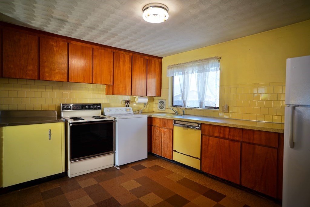 16 Temi Road Beverly, MA 01915 - Photo 6 of 12