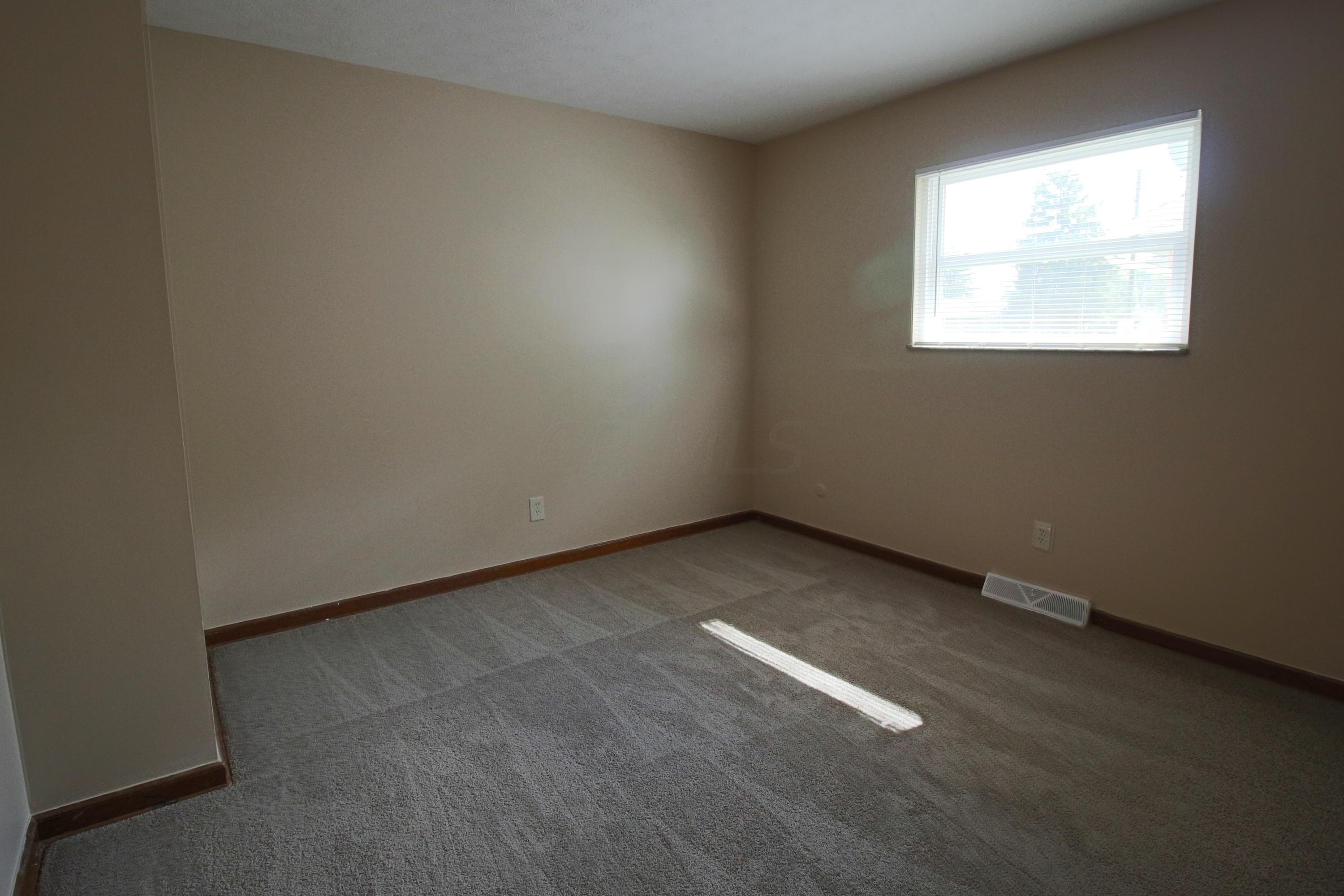 3943 Beulah Road Columbus, OH 43224 - Photo 9 of 16