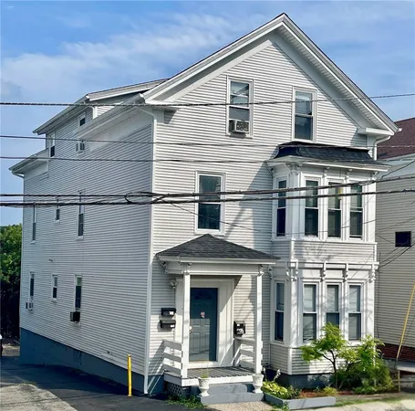$1,900 | 124 East Street, Unit 2, Woonsocket, RI 02895
