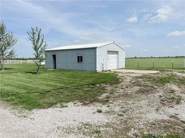 $1,200,000 | 22176 East 1100th Road, Pleasanton, KS 66075