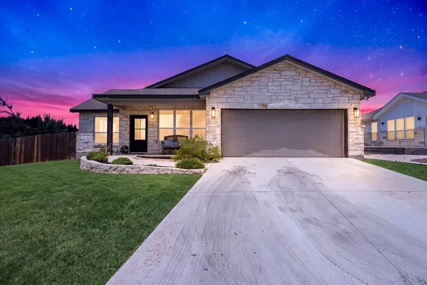 $455,000 | 912 Smokey Oak Drive, Fredericksburg, TX 78624