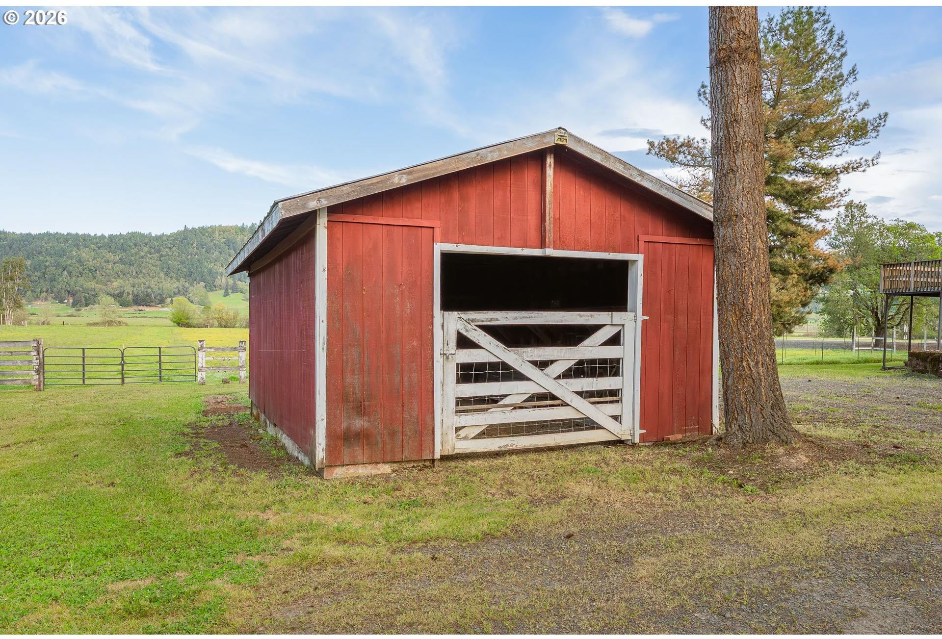 8160 Lookingglass Road Roseburg, OR 97471 - Photo 37 of 48 Gallery Image 37