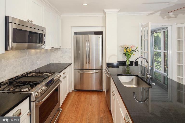 2030 Tunlaw Road Northwest Washington, DC 20007 - Photo 13 of 30 Kitchen