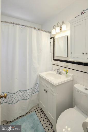 2030 Tunlaw Road Northwest Washington, DC 20007 - Photo 16 of 30 Bath (Master)