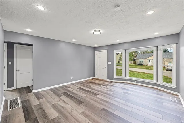 $184,500 | 5611 Oakland Avenue, Kansas City, MO 64129