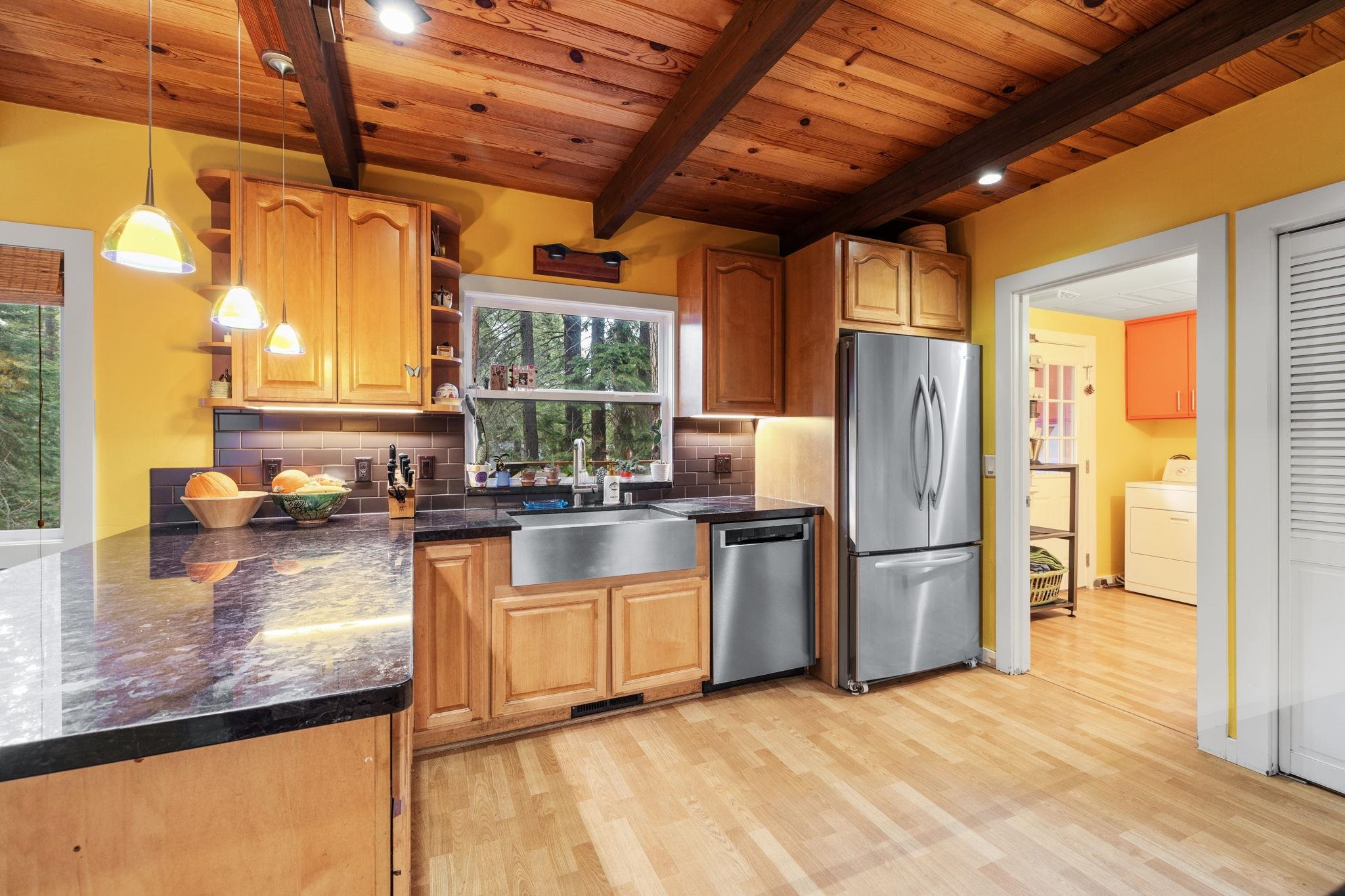 12230 Pine Forest Road Truckee, CA 96161 - Photo 10 of 28 Gallery Image 10