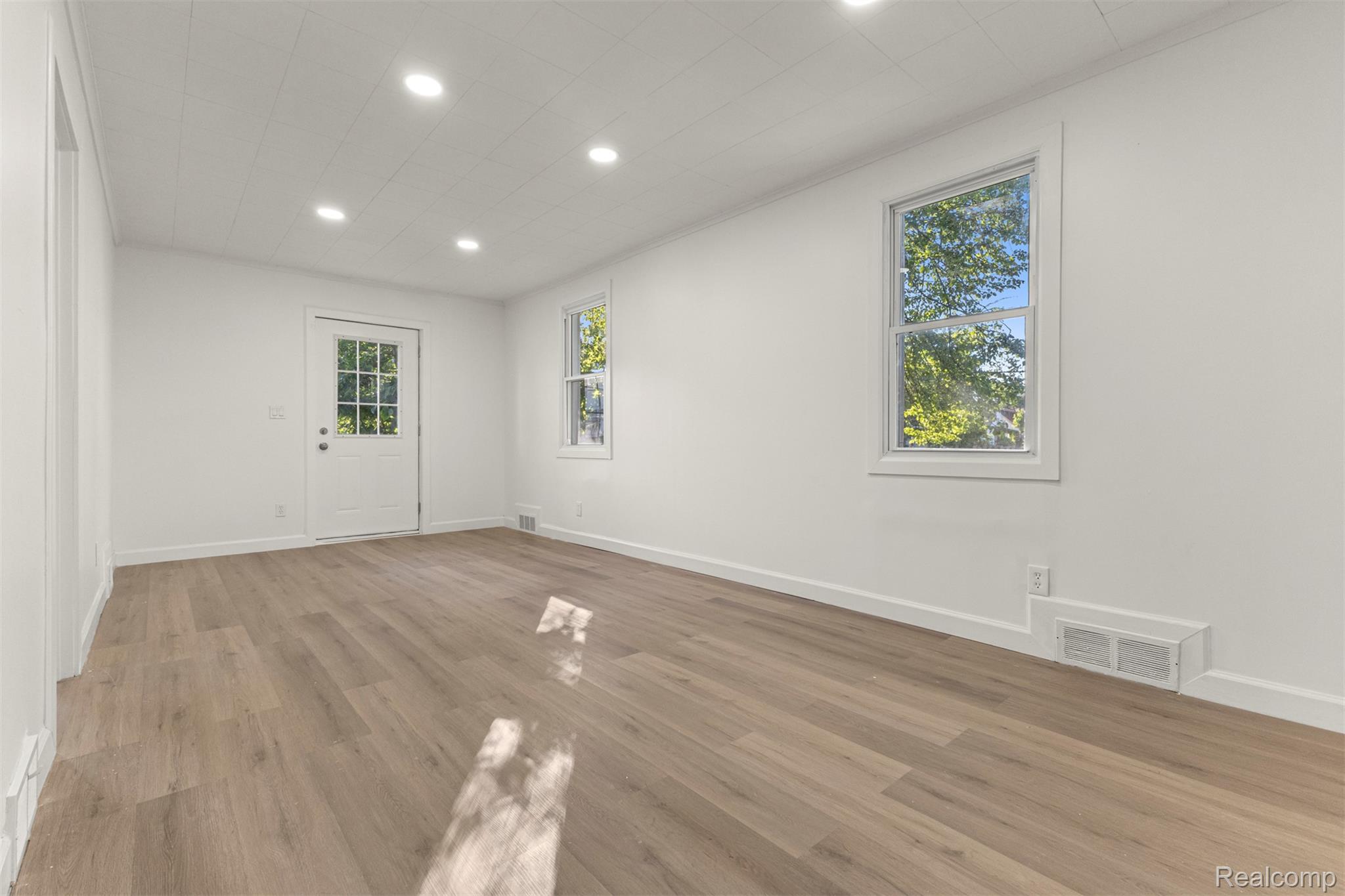 4380 Springwells Street Detroit, MI 48210 - Photo 5 of 31 04.jpg