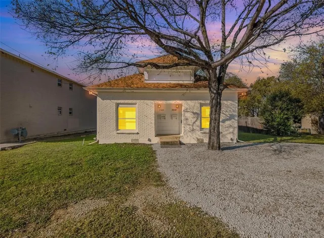 $219,900 | 3018 Sappington Place, Fort Worth, TX 76116