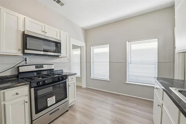 $219,900 | 3018 Sappington Place, Fort Worth, TX 76116