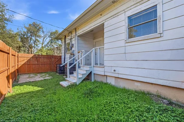 $219,900 | 3018 Sappington Place, Fort Worth, TX 76116