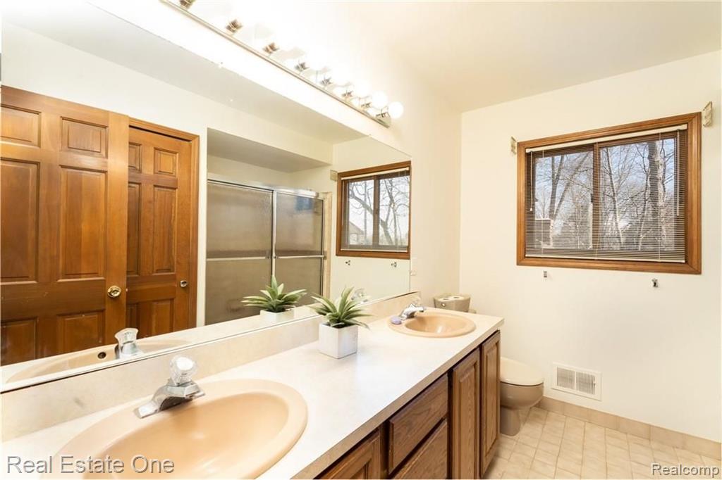 1312 Kingspath Drive Rochester Hills, MI 48306 - Photo 19 of 24