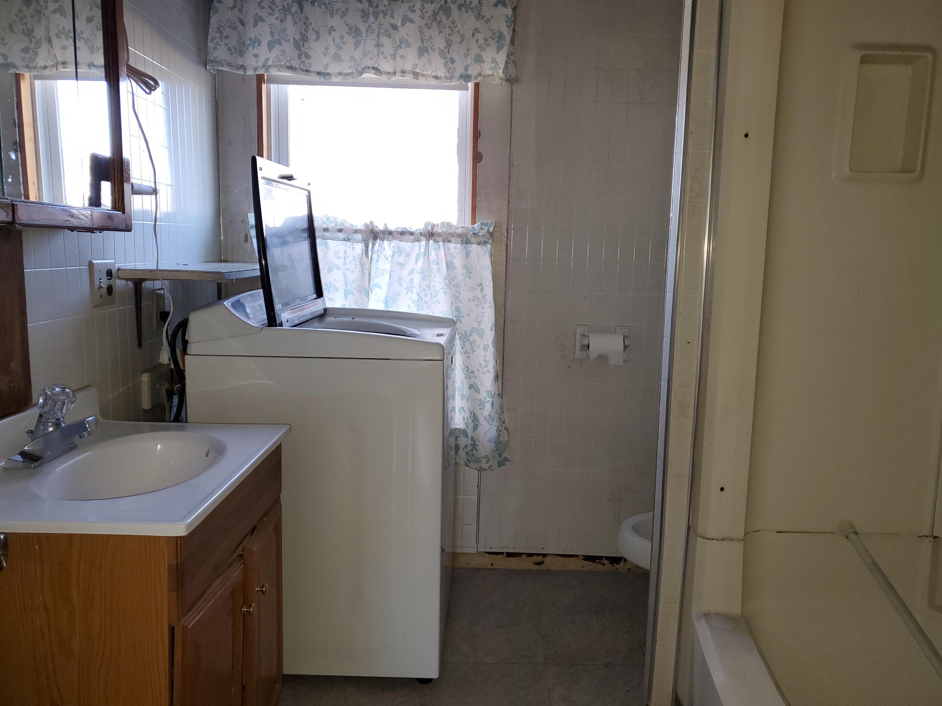 83 Gary Street South Paris, ME 04281 - Photo 5 of 21 20210410_093937