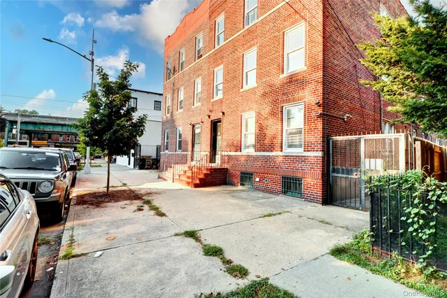 $1,600,000 | 88-01 107th Street | Richmond Hill