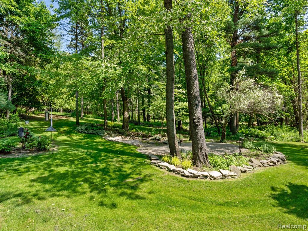 1331 Avon Circle West Rochester Hills, MI 48309 - Photo 45 of 54
