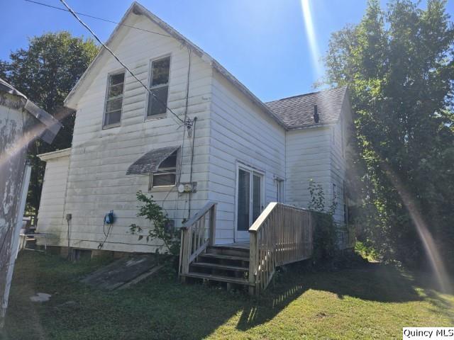 445 Wilcox Street Warsaw, IL 62379 - Photo 25 of 29 a front view of a house with garden