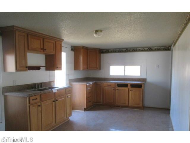 601 Snead Road Winston-Salem, NC 27103 - Photo 3 of 5 Cafeteria/Kitchen.