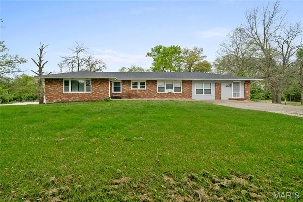 $380,000 | 473 North Lincoln Drive, Troy, MO 63379