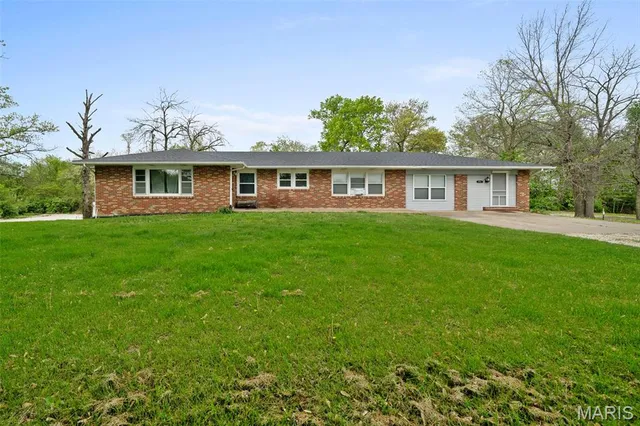 $425,000 | 473 North Lincoln Drive, Troy, MO 63379