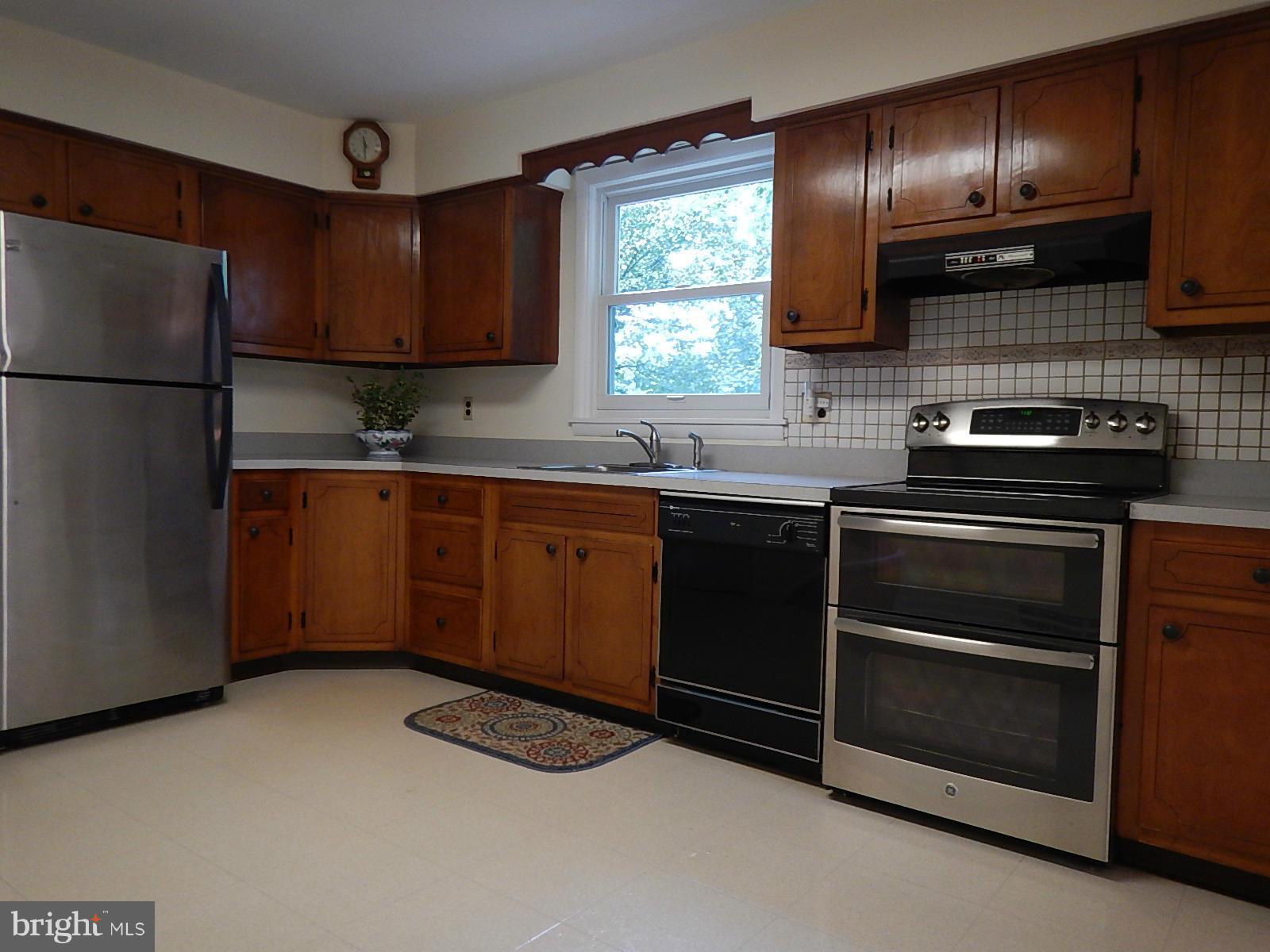 11707 Chapman Road Kingsville, MD 21087 - Photo 14 of 30 Spacious Kitchen