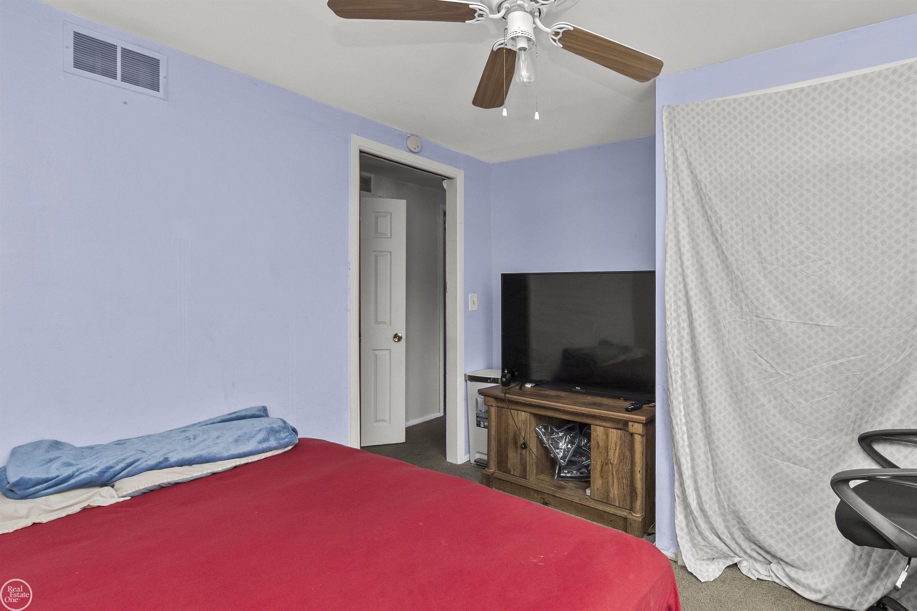 10218 Wayne Road Livonia, MI 48150 - Photo 31 of 43 50120576-30.JPG