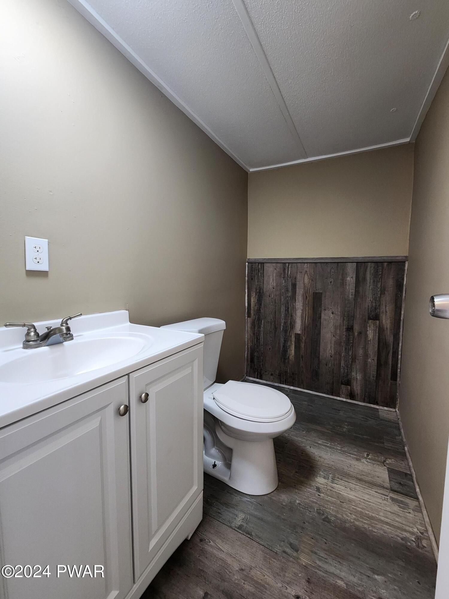 204 Church Road Damascus, PA 18415 - Photo 11 of 22 Half Bath