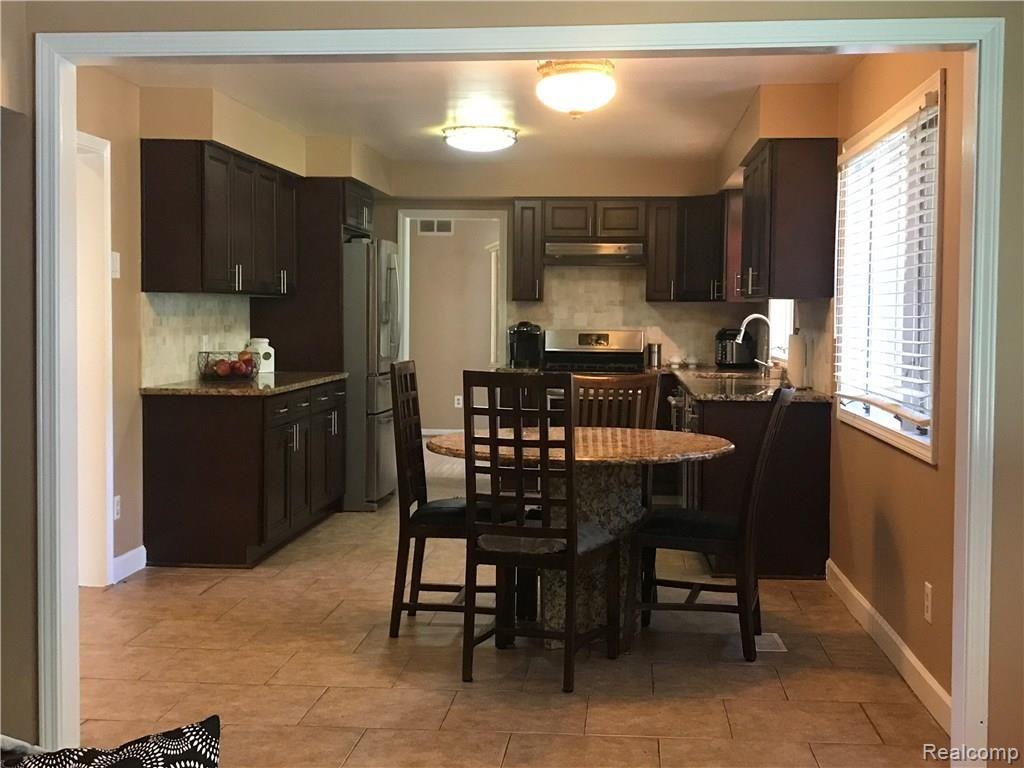 1609 Deerhurst Lane Rochester Hills, MI 48307 - Photo 16 of 38